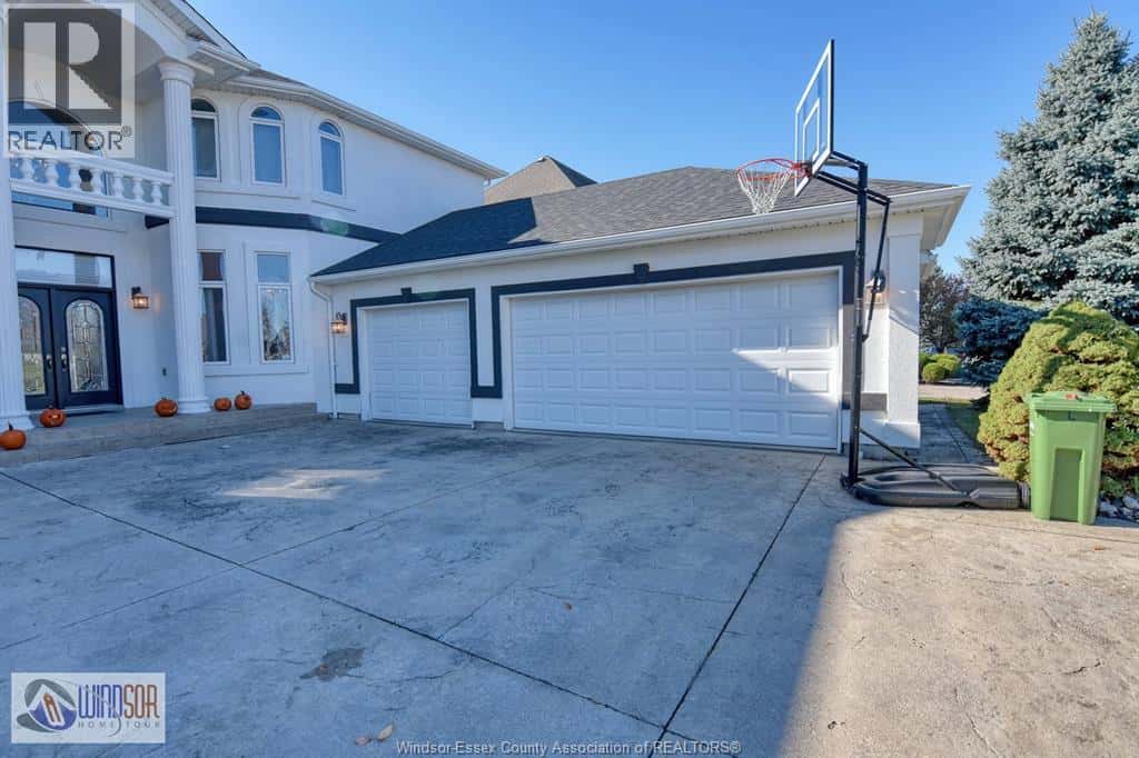 500 CLYDESDALE COURT — Lakeshore, Ontario - Photo 3 of 40