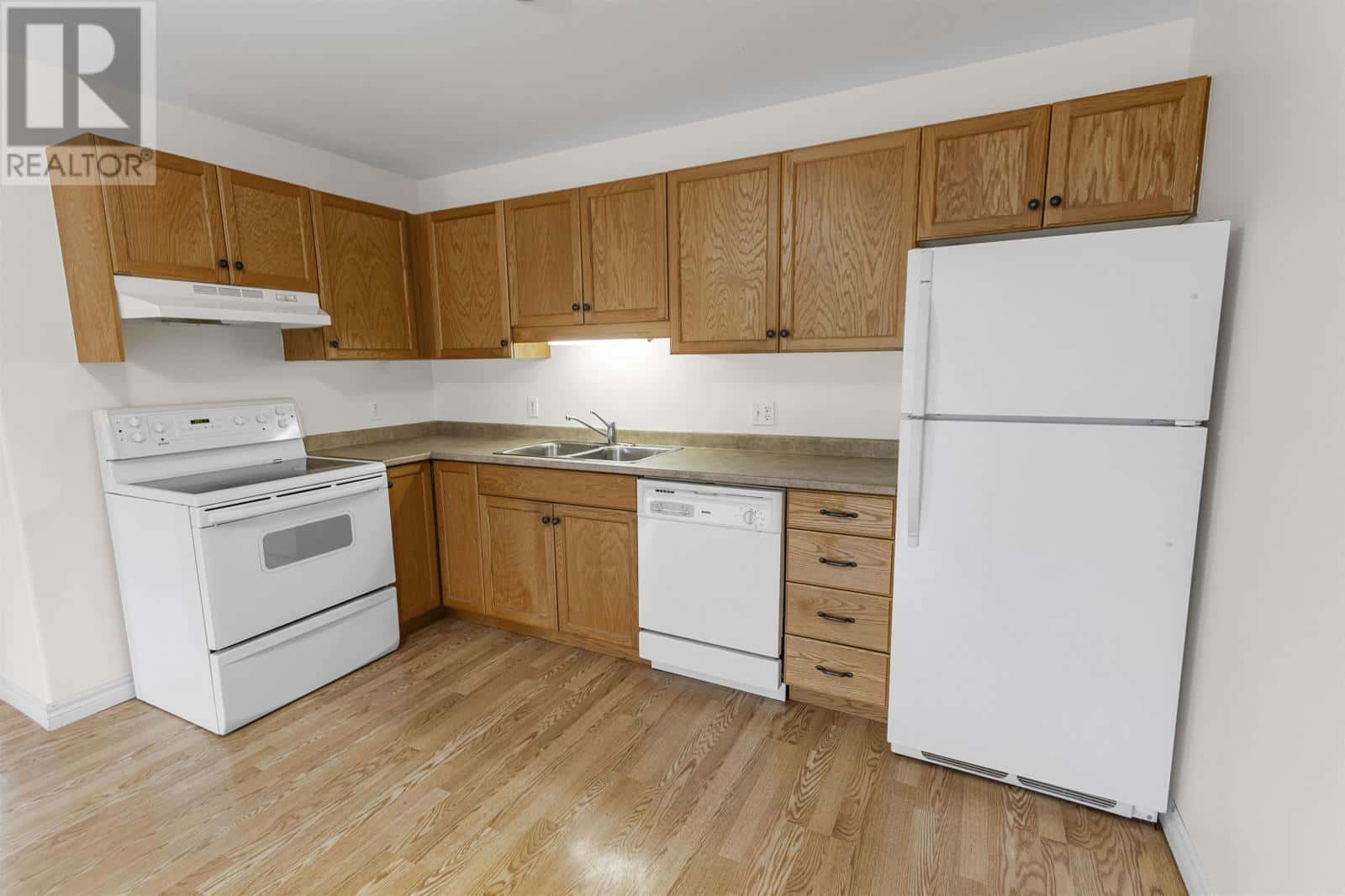 3 17 Heatherway Drive — Cornwall - Photo 4 of 15