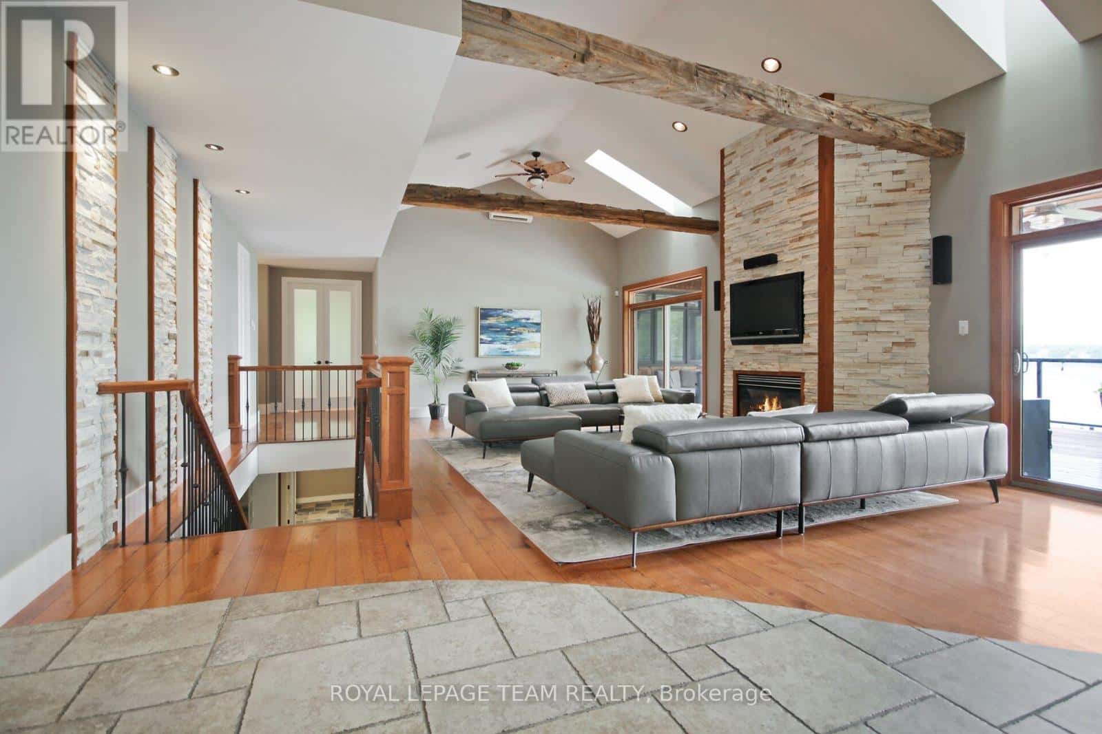 3886 ARMITAGE AVENUE — Ottawa, Ontario - Photo 5 of 50