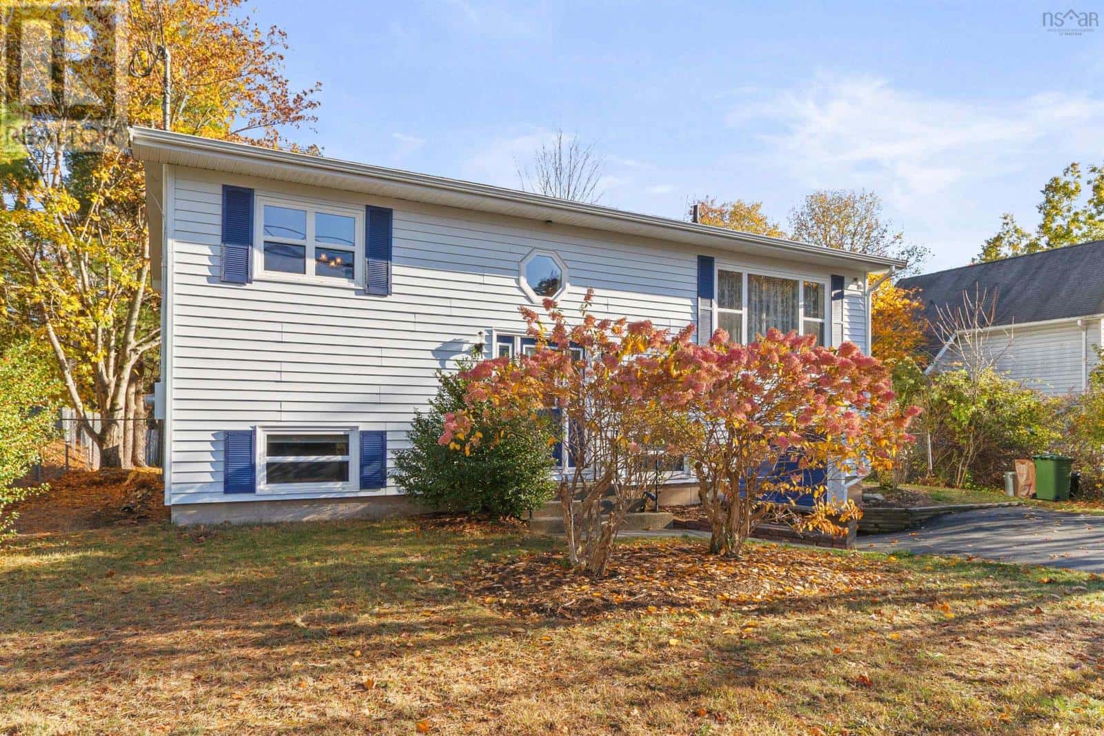 30 Wardour Street — Bedford, Nova Scotia - Photo 3 of 38