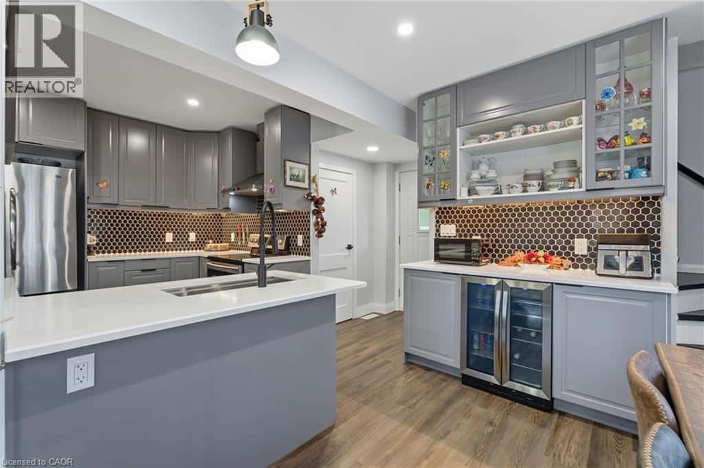 4 MANNING Street — St. Catharines - Photo 4 of 20