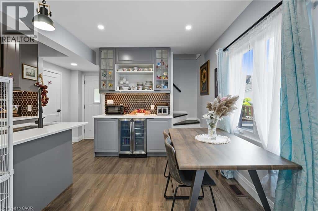 4 MANNING Street — St. Catharines - Photo 5 of 20