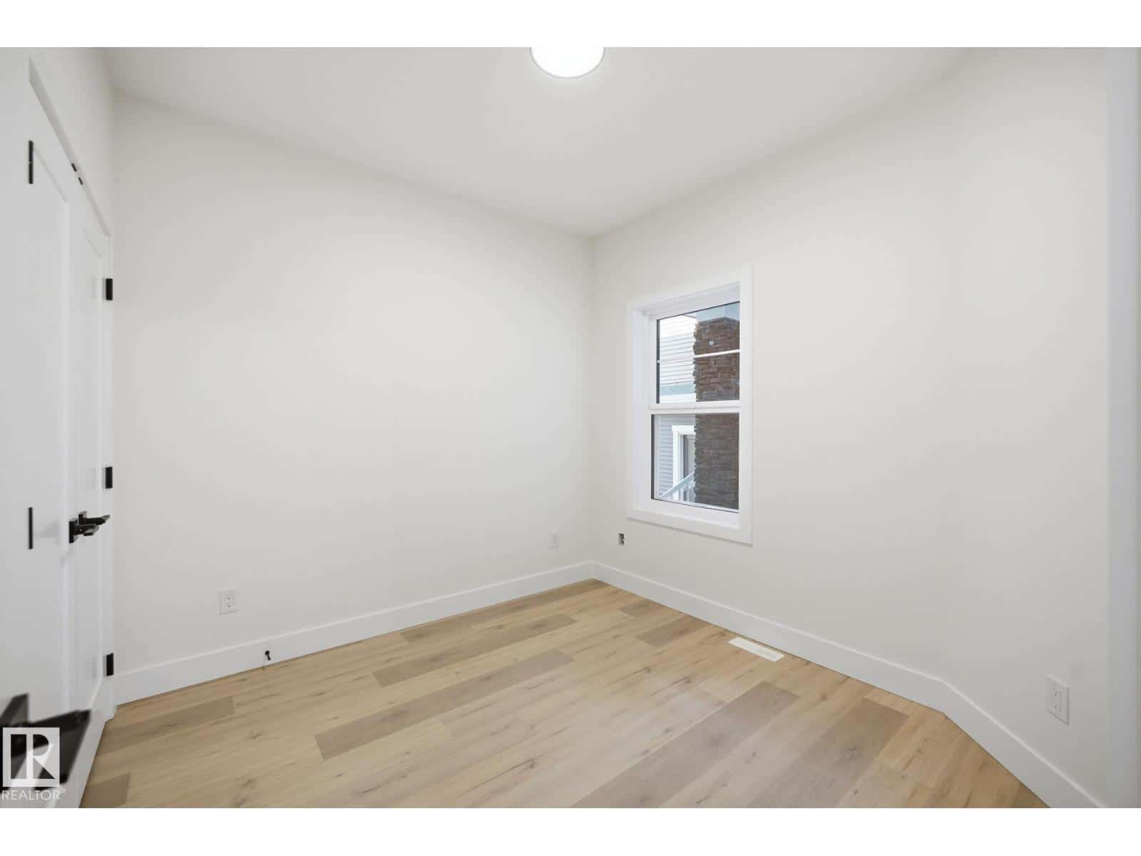 3317 Chickadee DR NW — Edmonton - Photo 3 of 28