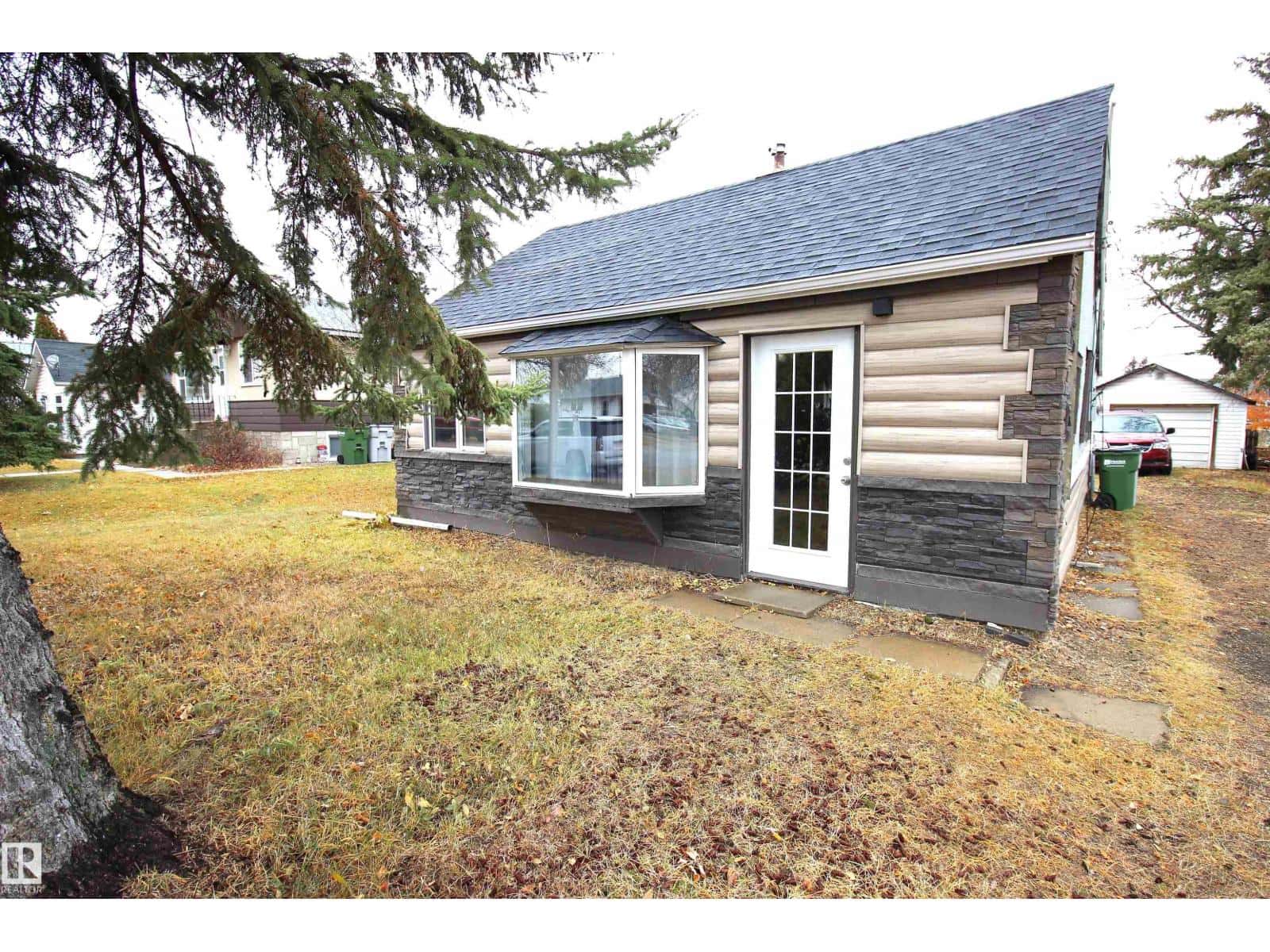 10228 104 ST — Westlock - Photo 4 of 46