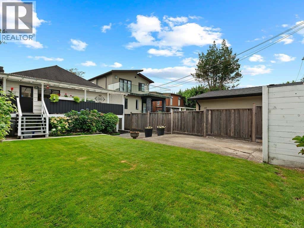 2865 W 33RD AVENUE — Vancouver - Photo 3 of 40