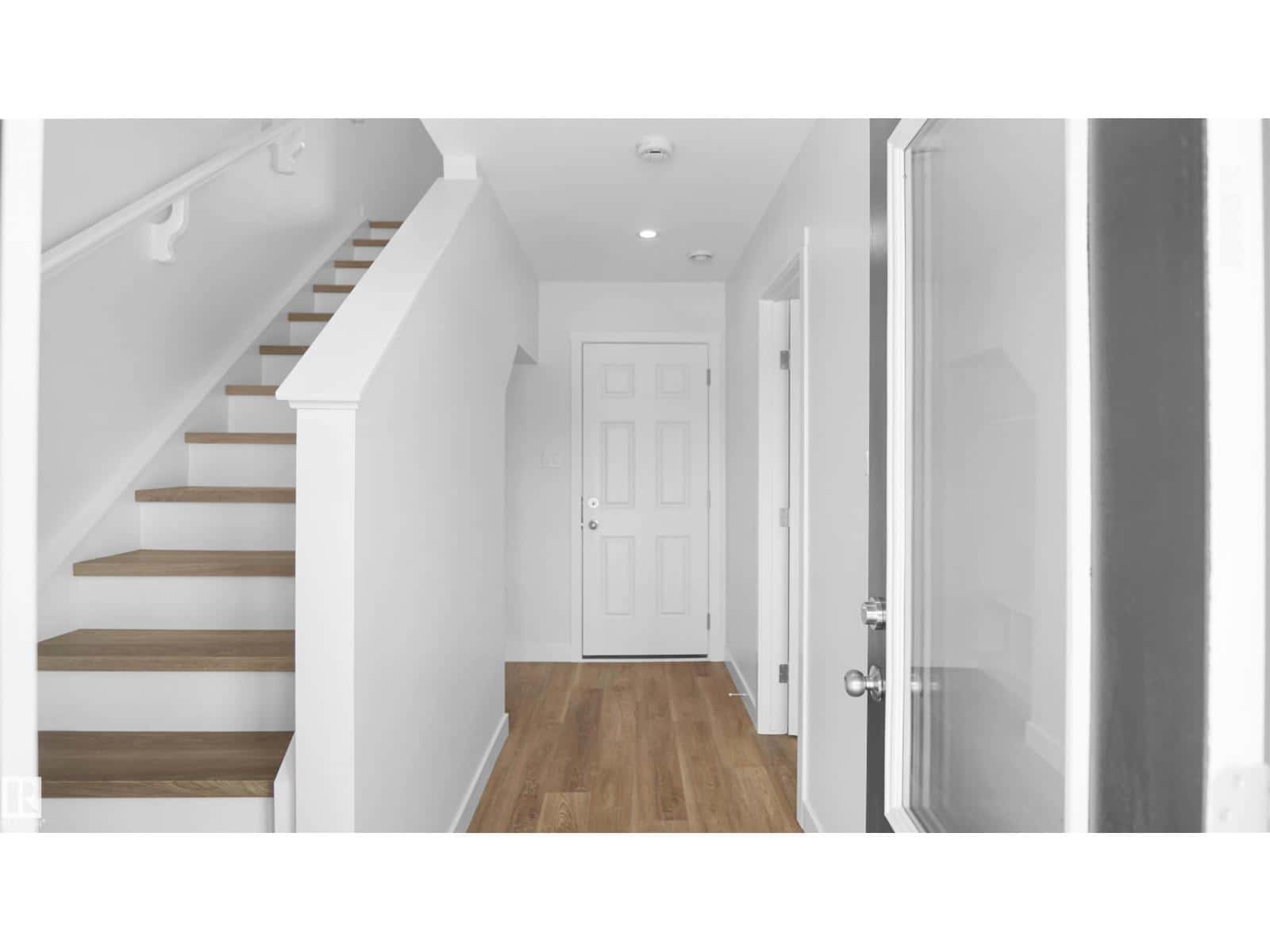 936 19 AV NW — Edmonton - Photo 2 of 27