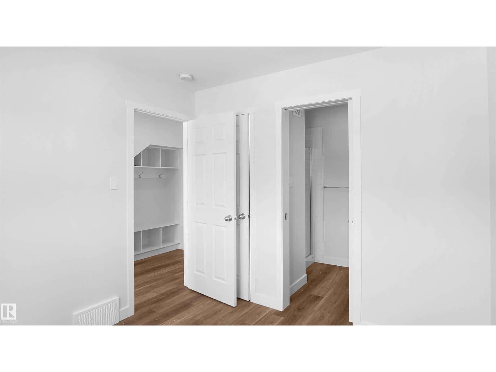 936 19 AV NW — Edmonton - Photo 4 of 27