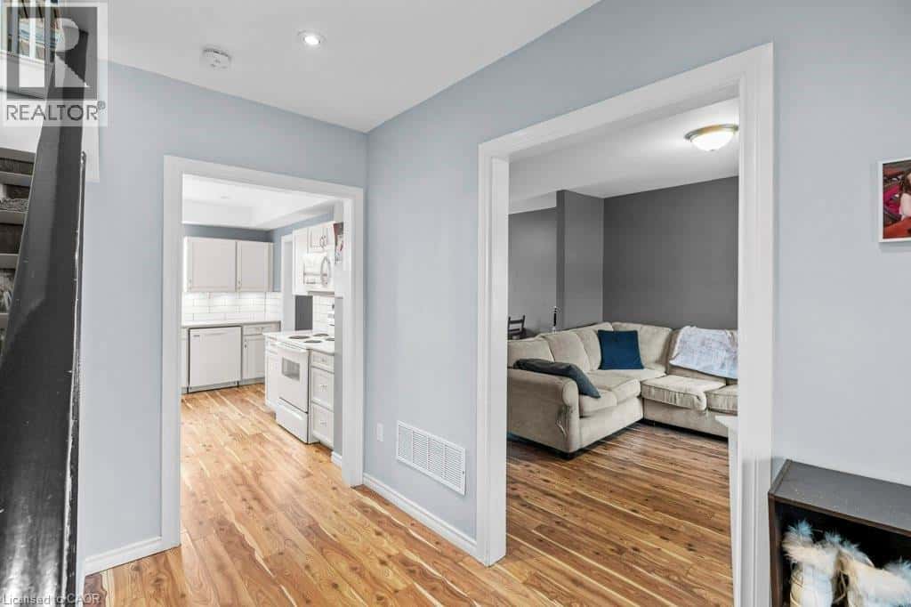 99 ROBINS Avenue — Hamilton - Photo 5 of 32