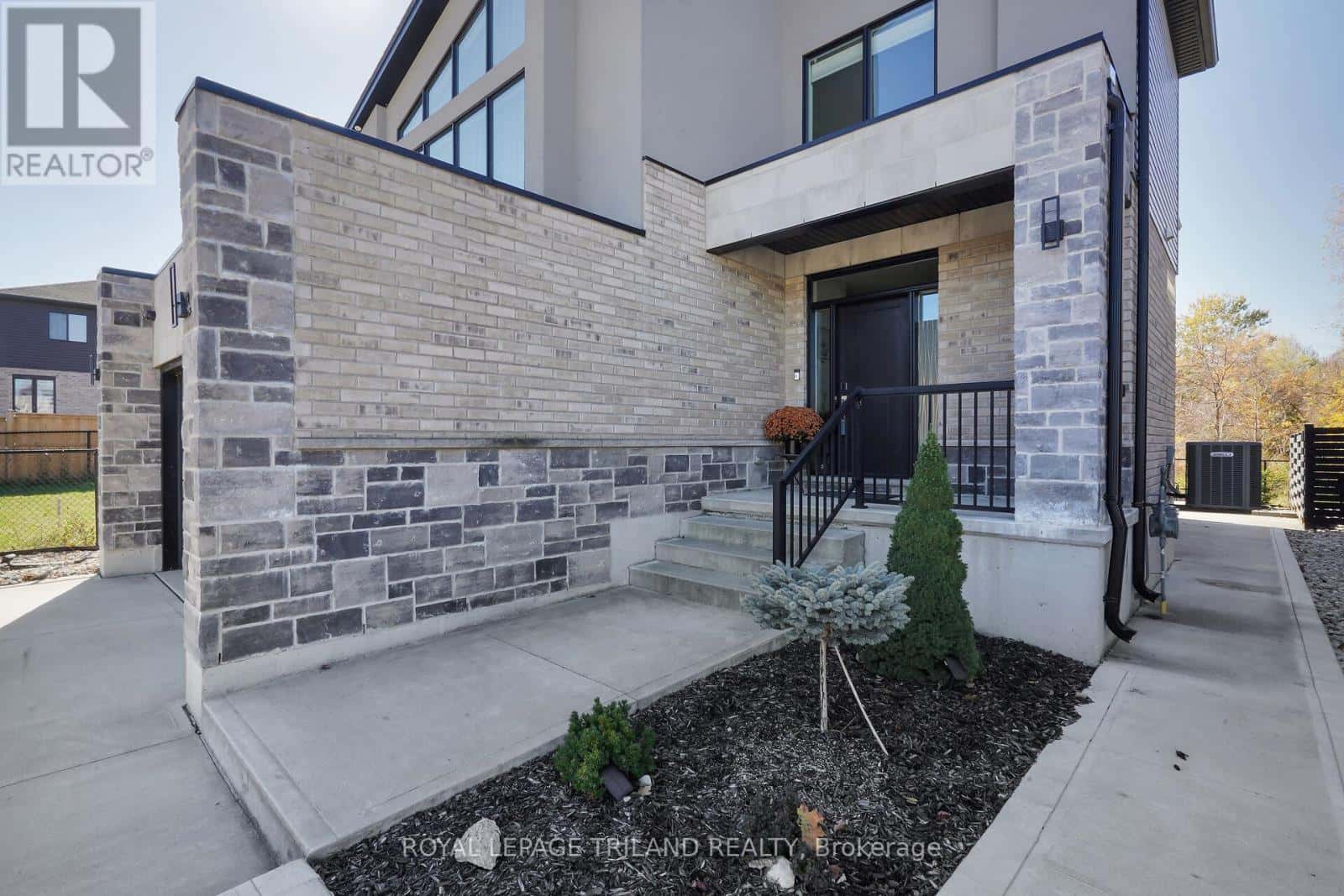 1422 LAWSON ROAD — London North (North I) - Photo 2 of 49