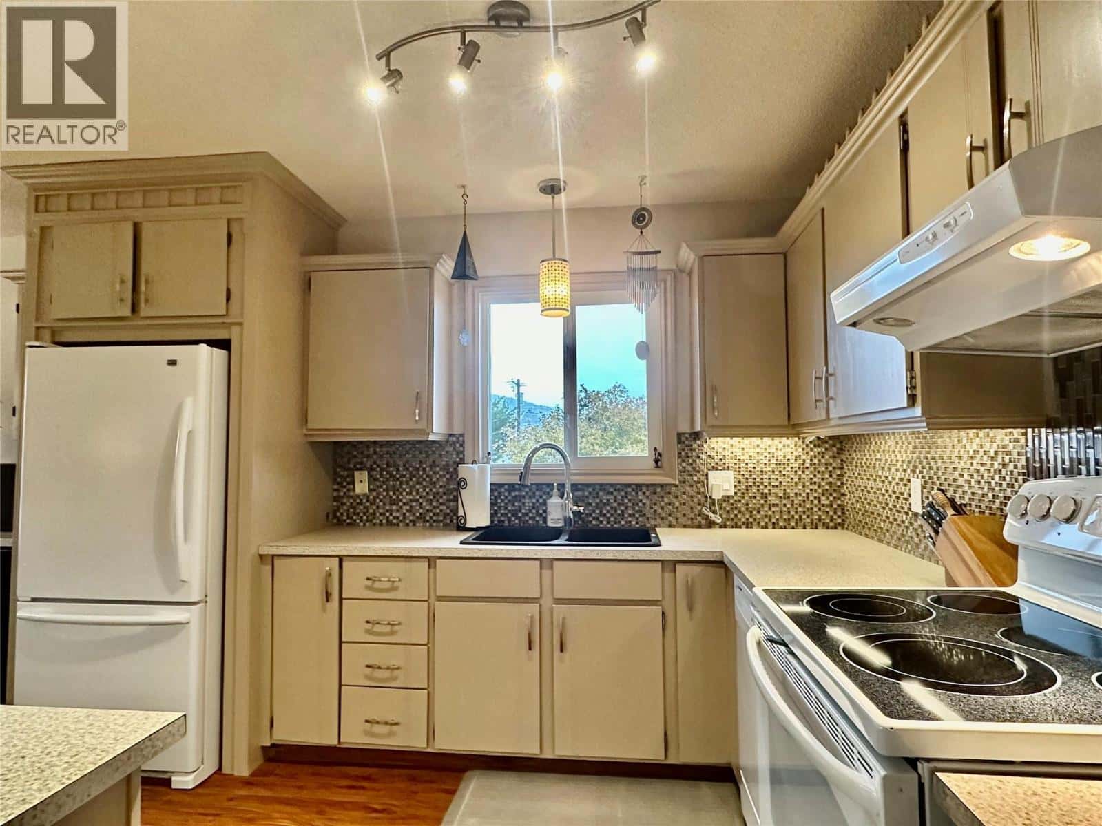 971 Dividend Court — Oliver - Photo 3 of 25