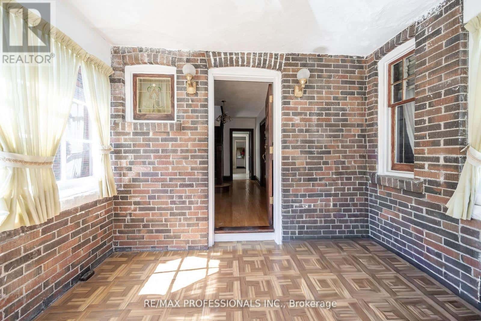 24 QUEENS AVENUE — Toronto (Mimico) - Photo 3 of 48