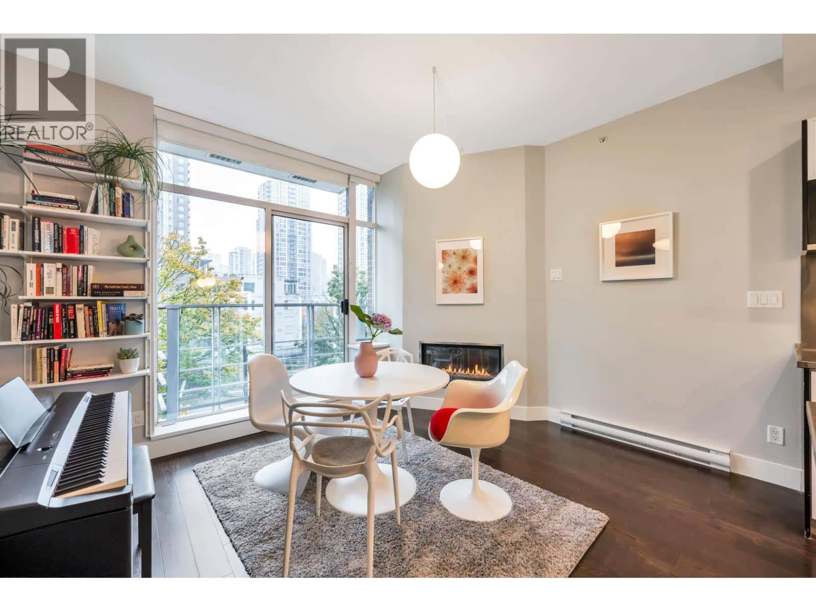 305 535 SMITHE STREET — Vancouver - Photo 2 of 28