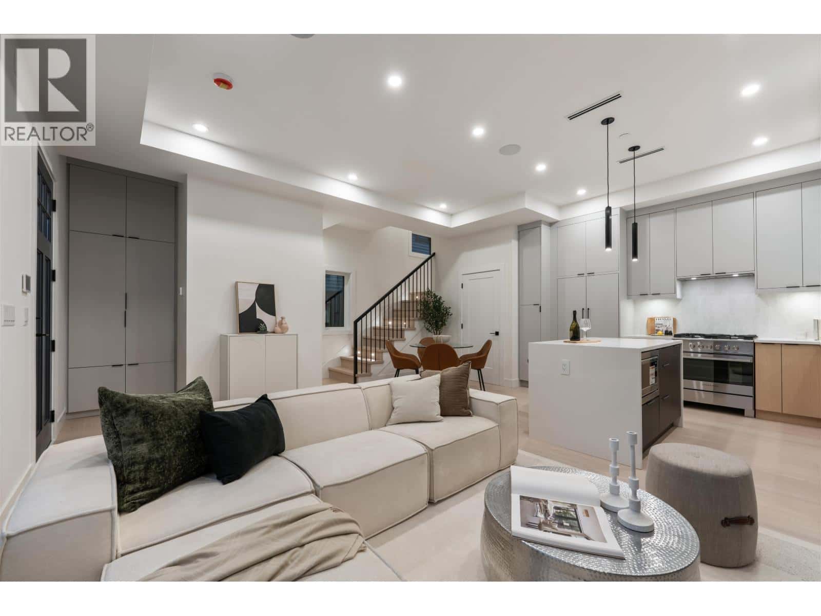 1 1259 RENFREW STREET — Vancouver - Photo 2 of 20