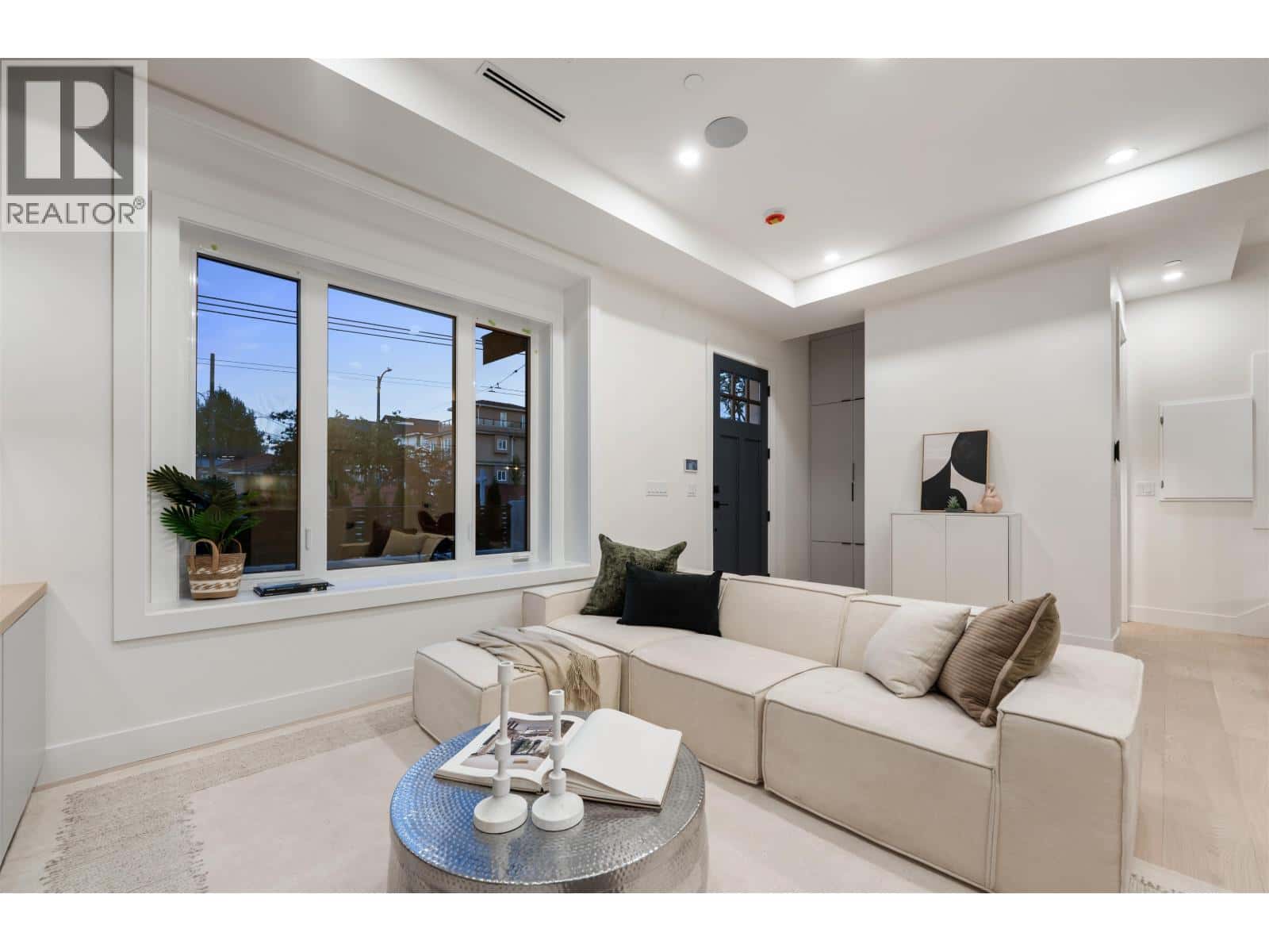 1 1259 RENFREW STREET — Vancouver - Photo 4 of 20