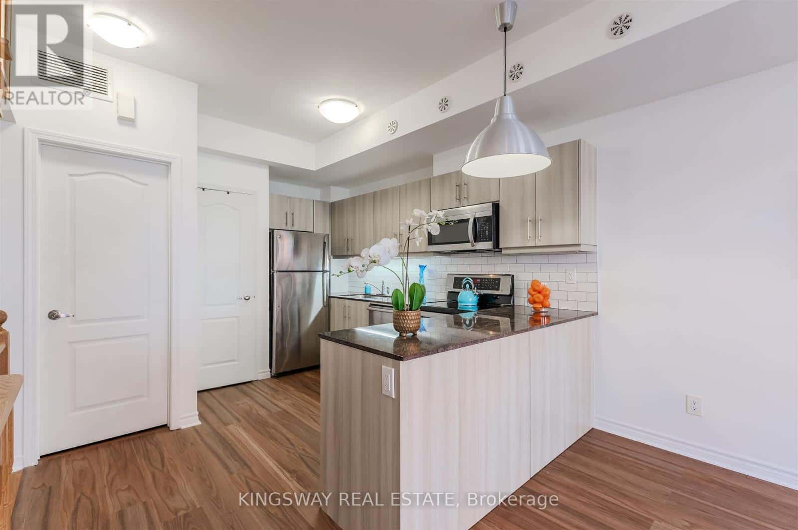 50 - 68 WINSTON PARK BOULEVARD — Toronto (Downsview-Roding-CFB) - Photo 2 of 23