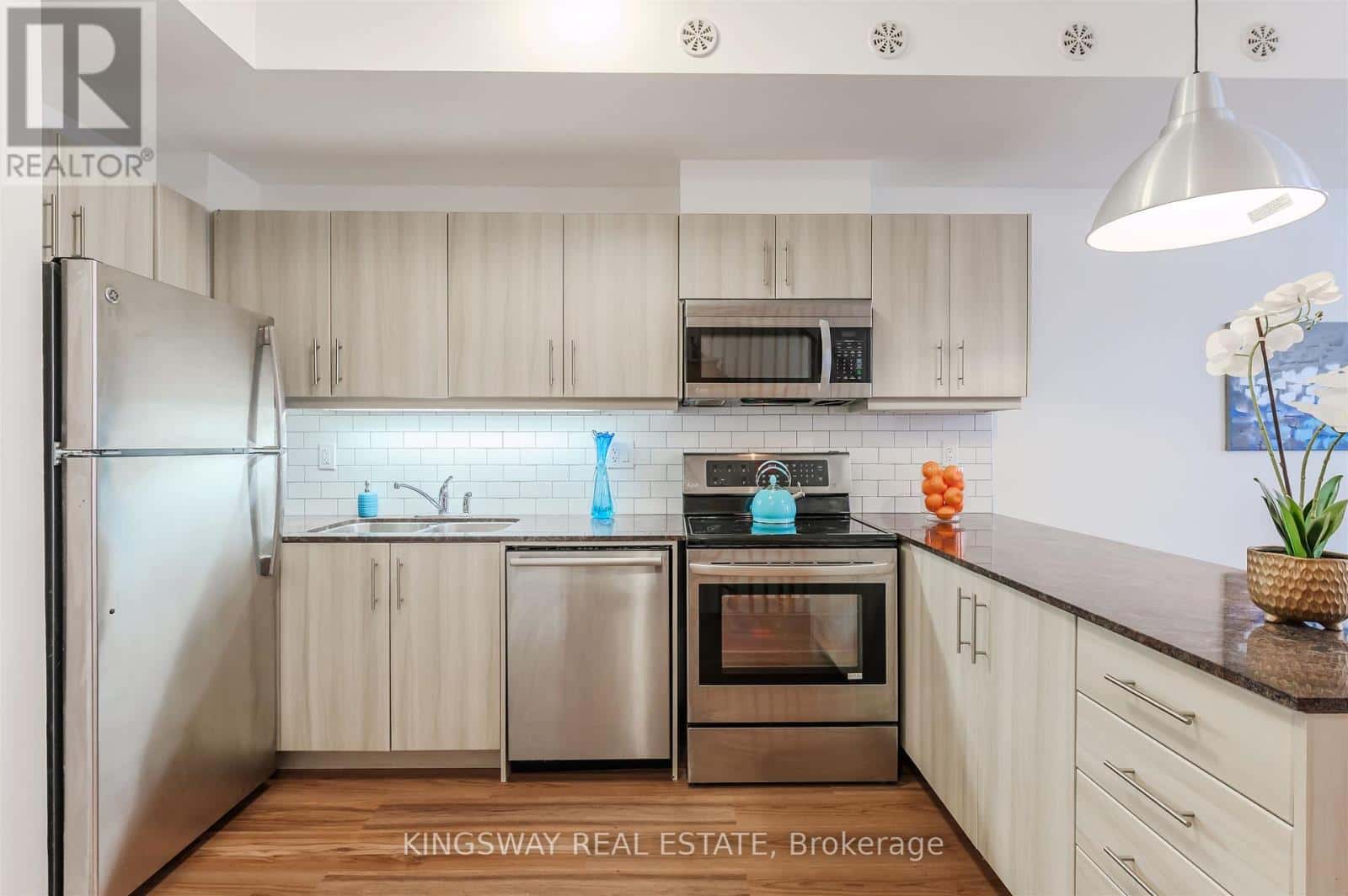 50 - 68 WINSTON PARK BOULEVARD — Toronto (Downsview-Roding-CFB) - Photo 4 of 23