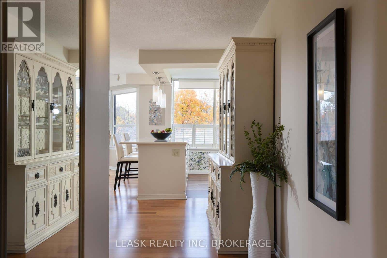 303 - 3 TOWERING HEIGHTS BOULEVARD — St. Catharines (Glendale/Glenridge) - Photo 2 of 28