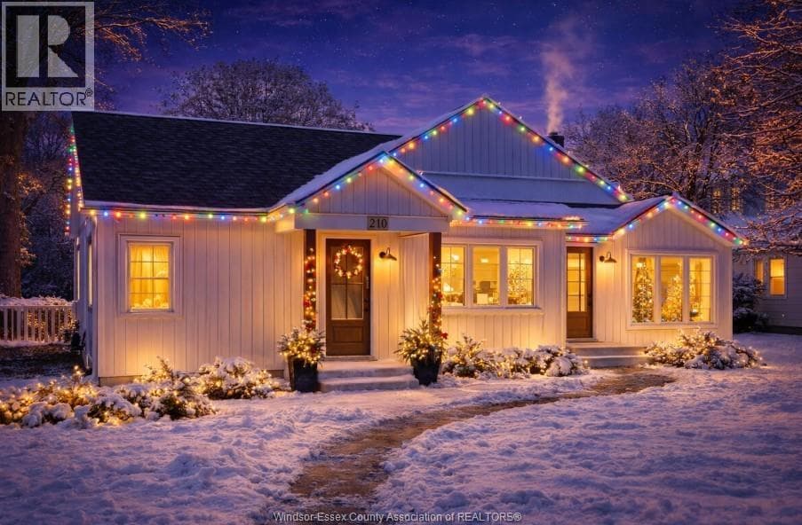 210 PIERRE AVENUE — Lakeshore - Main photo