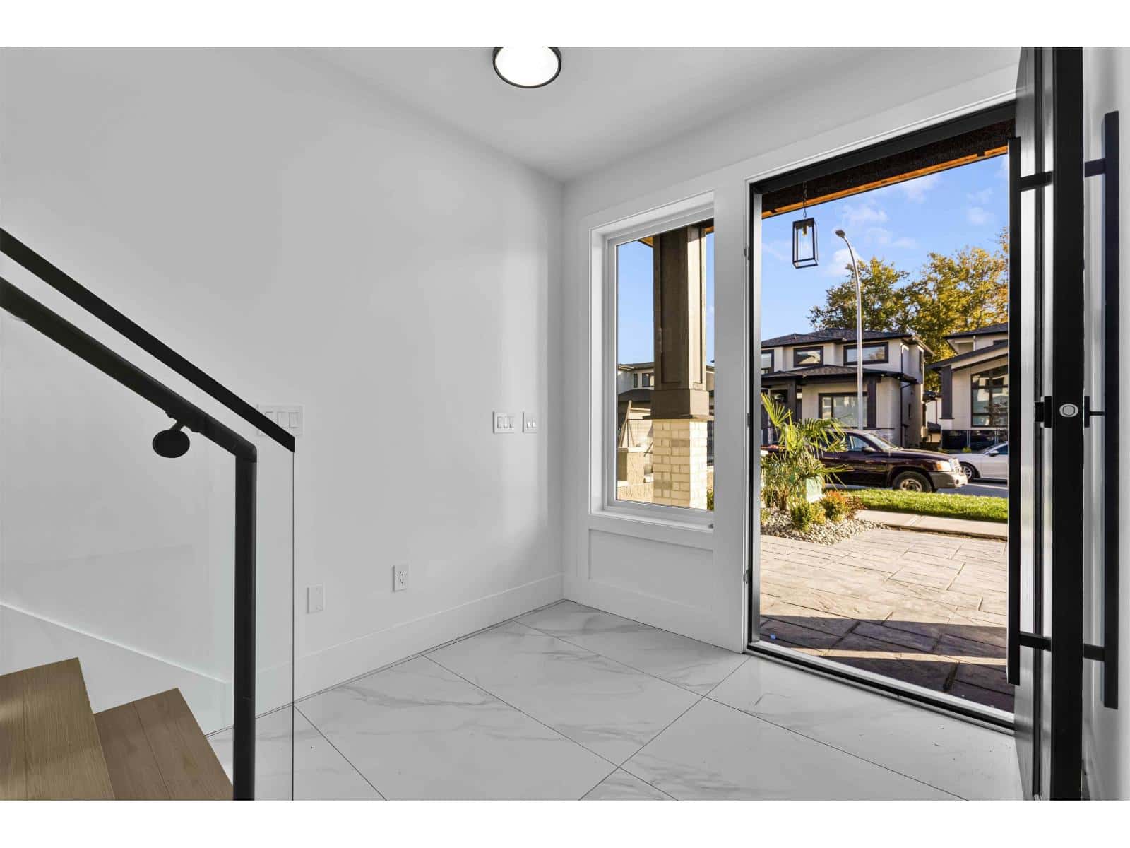 102 16633 18A AVENUE — Surrey - Photo 4 of 36