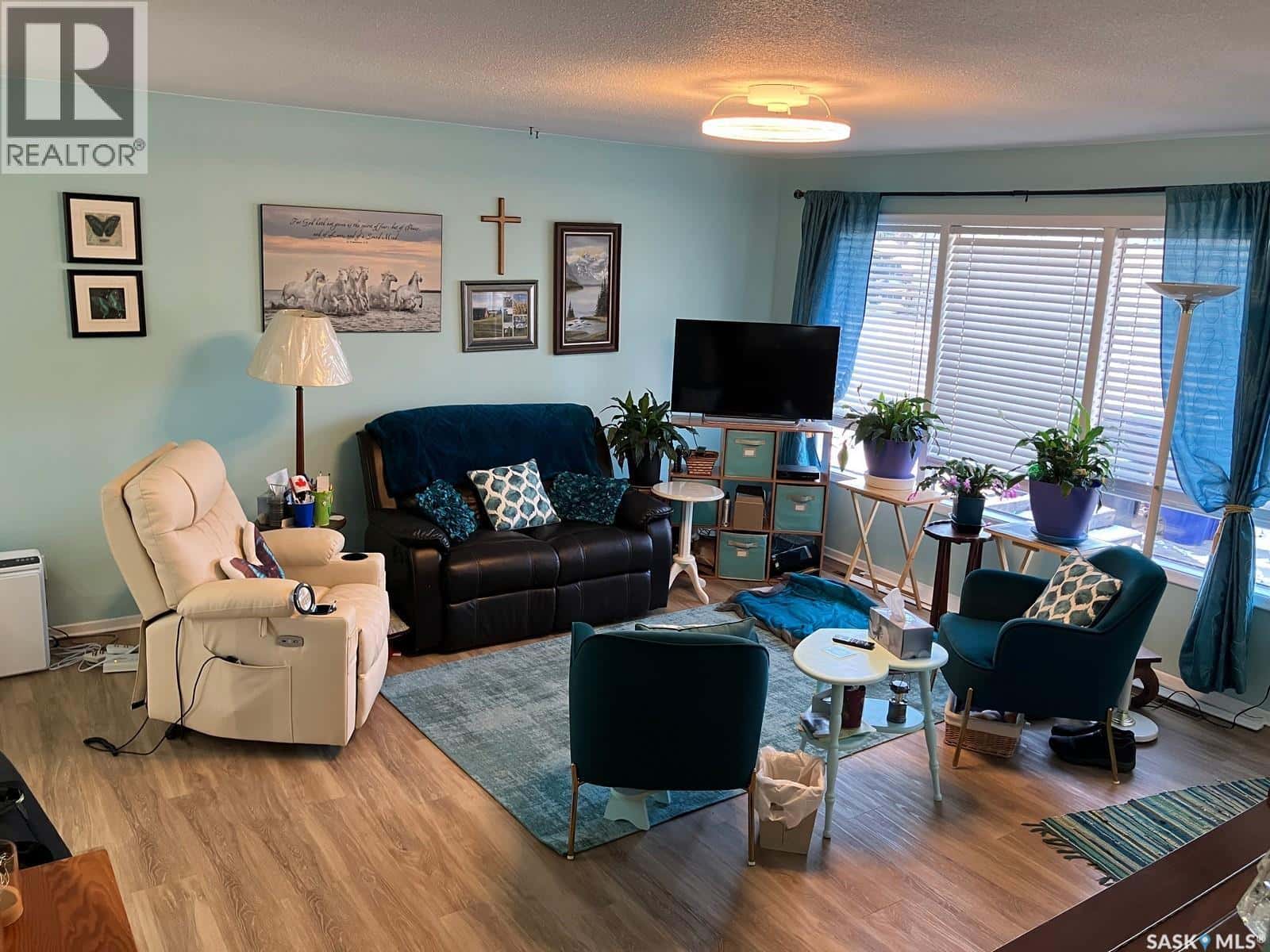 311 1st STREET W — Nipawin - Photo 3 of 29