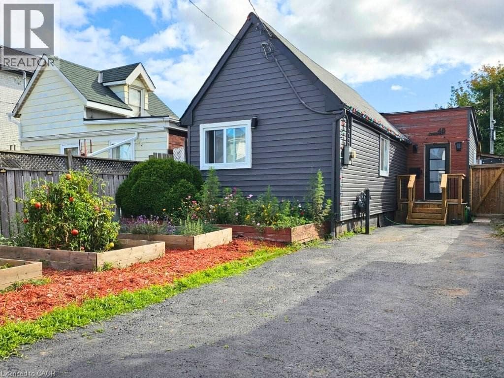 48 FREDERICK Avenue — Hamilton - Main photo