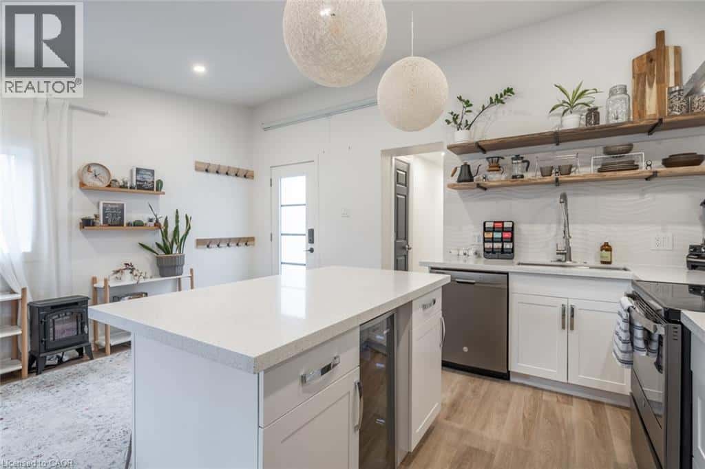 48 FREDERICK Avenue — Hamilton - Photo 2 of 35