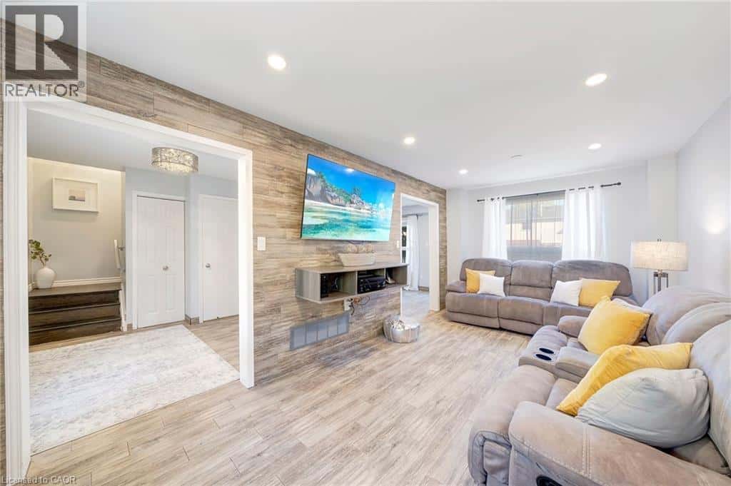 22 PLEASANT GROVE Terrace — Grimsby - Photo 2 of 36