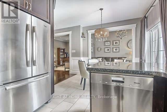 154 PETER RUPERT AVENUE W — Vaughan (Patterson) - Photo 5 of 48