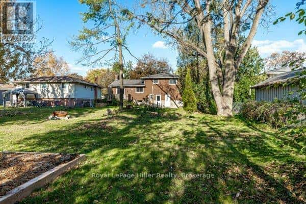 335 BRITANNIA STREET — Stratford - Photo 4 of 50