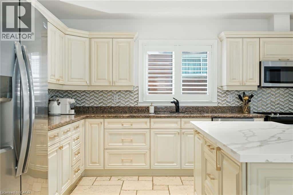 199 HUNTER Street W — Hamilton - Photo 4 of 41