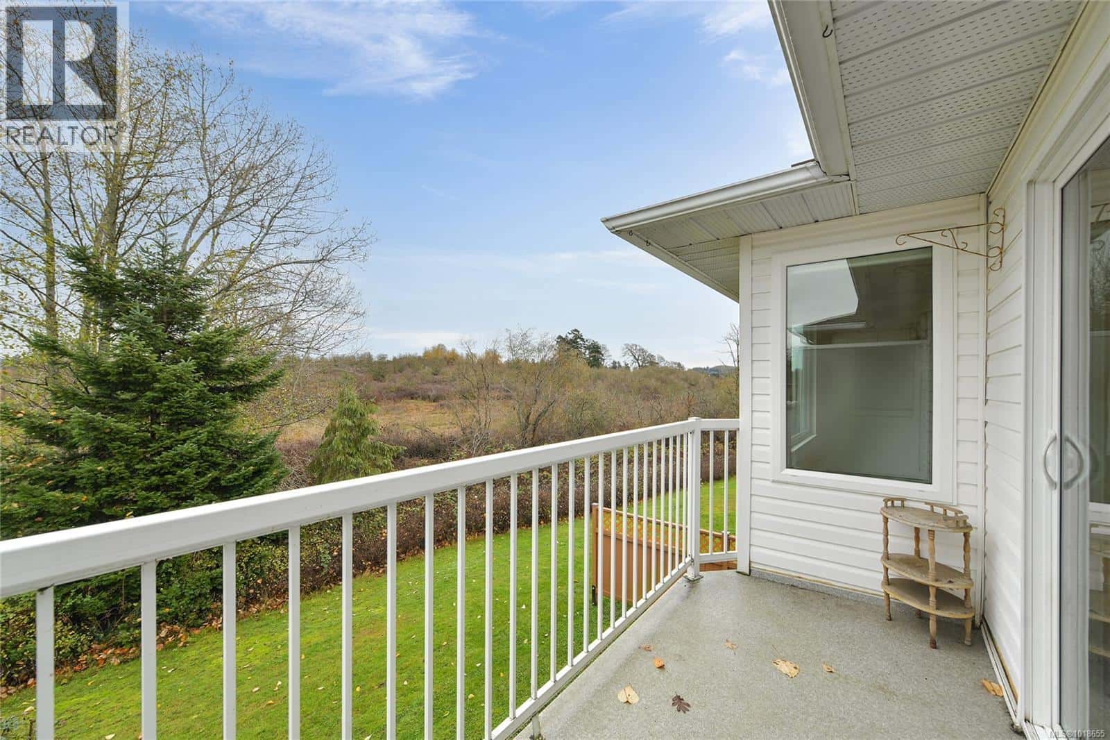 27 4125 INTERURBAN Rd — Saanich - Photo 3 of 47