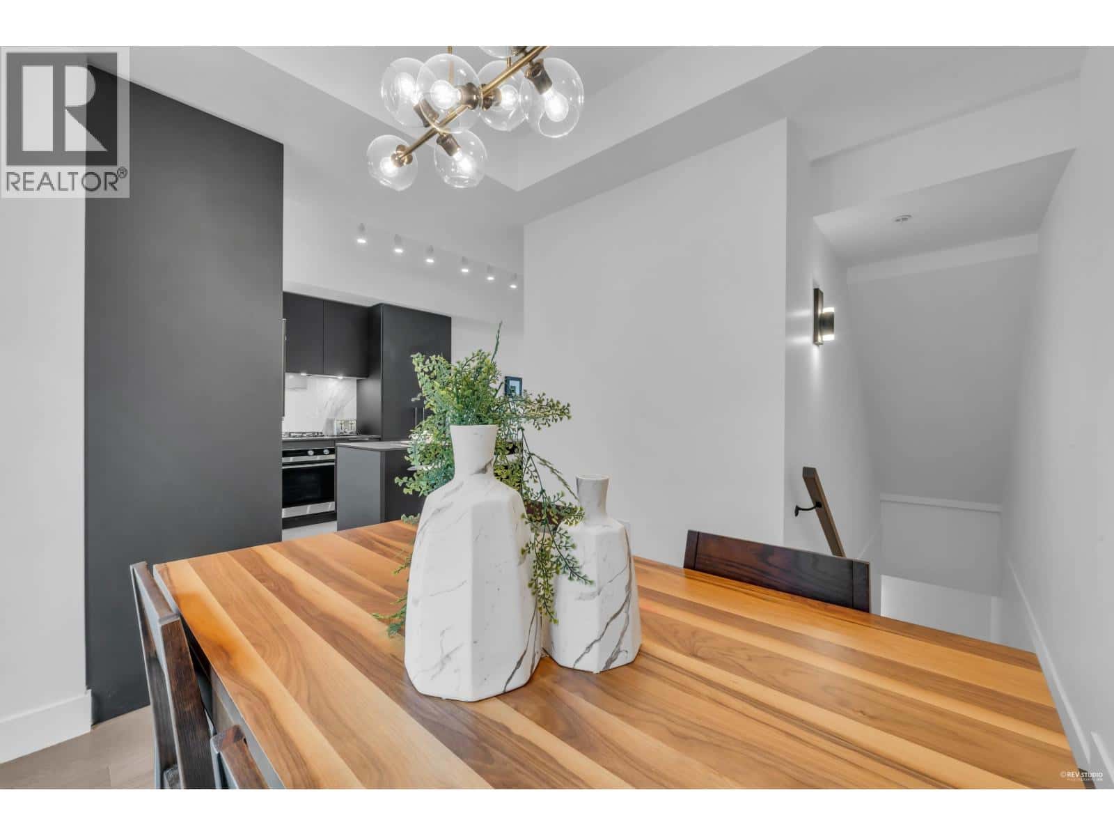 2070 CURLING ROAD — North Vancouver - Photo 2 of 35