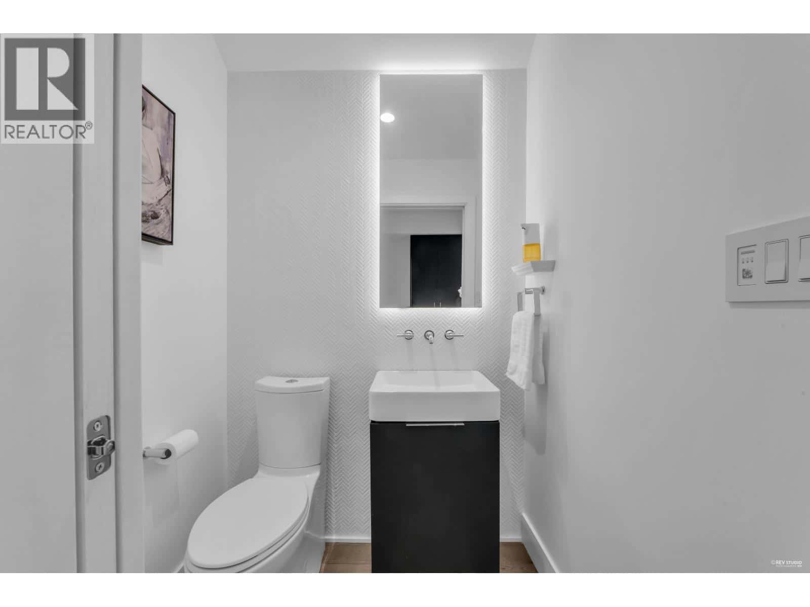 2070 CURLING ROAD — North Vancouver - Photo 5 of 35