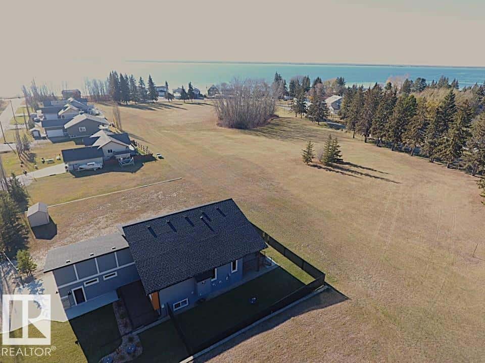 102 1 Street — Rural Lac Ste. Anne County - Photo 3 of 58