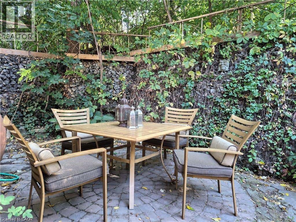 210 CHARLTON Avenue E — Hamilton - Photo 4 of 47