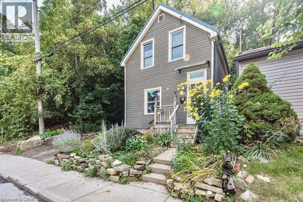 210 CHARLTON Avenue E — Hamilton - Photo 2 of 47