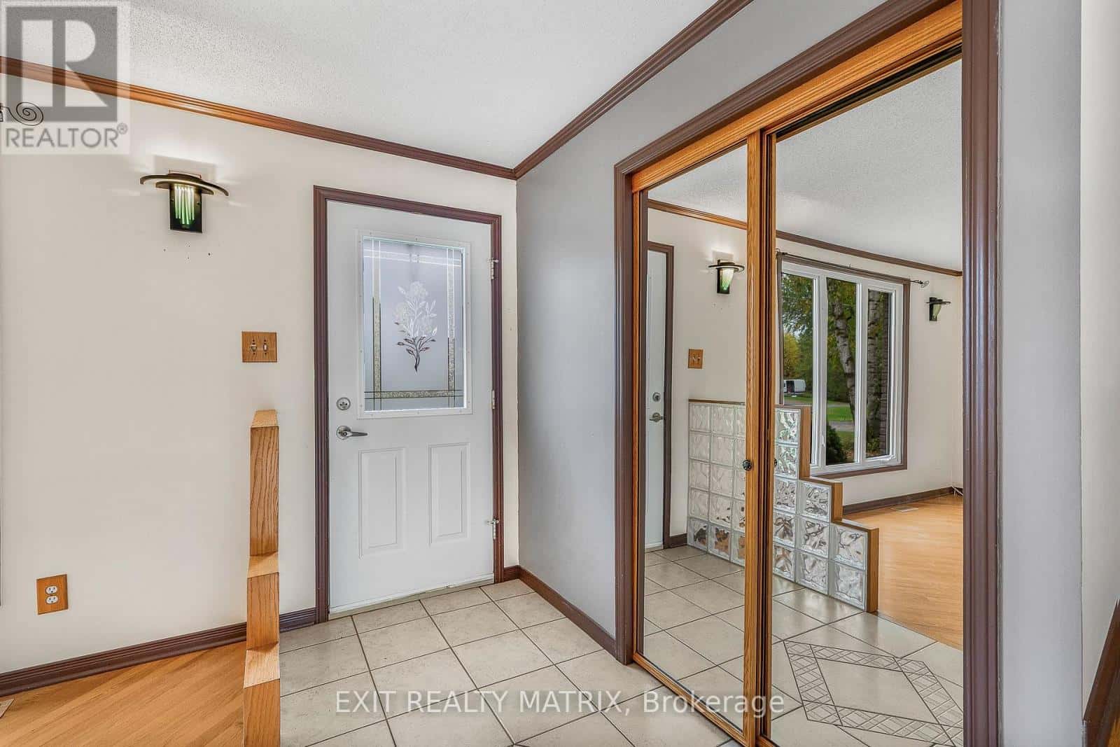 29 LOUISE CRESCENT — Russell, Ontario - Photo 2 of 35