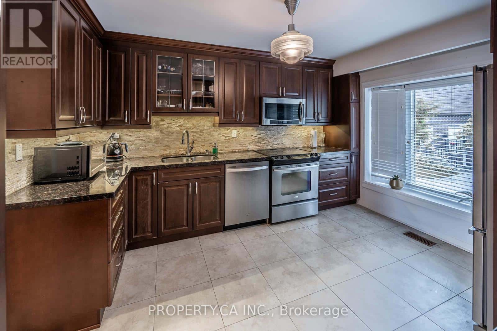 23 - 40 CASTLE ROCK DRIVE — Richmond Hill (North Richvale) - Photo 3 of 27