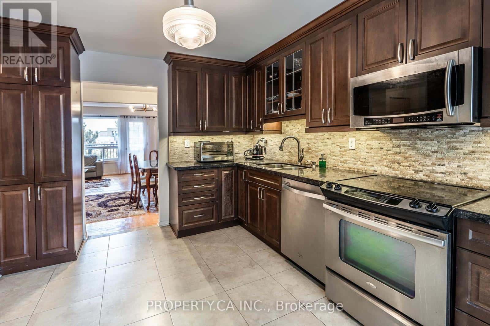 23 - 40 CASTLE ROCK DRIVE — Richmond Hill (North Richvale) - Photo 4 of 27