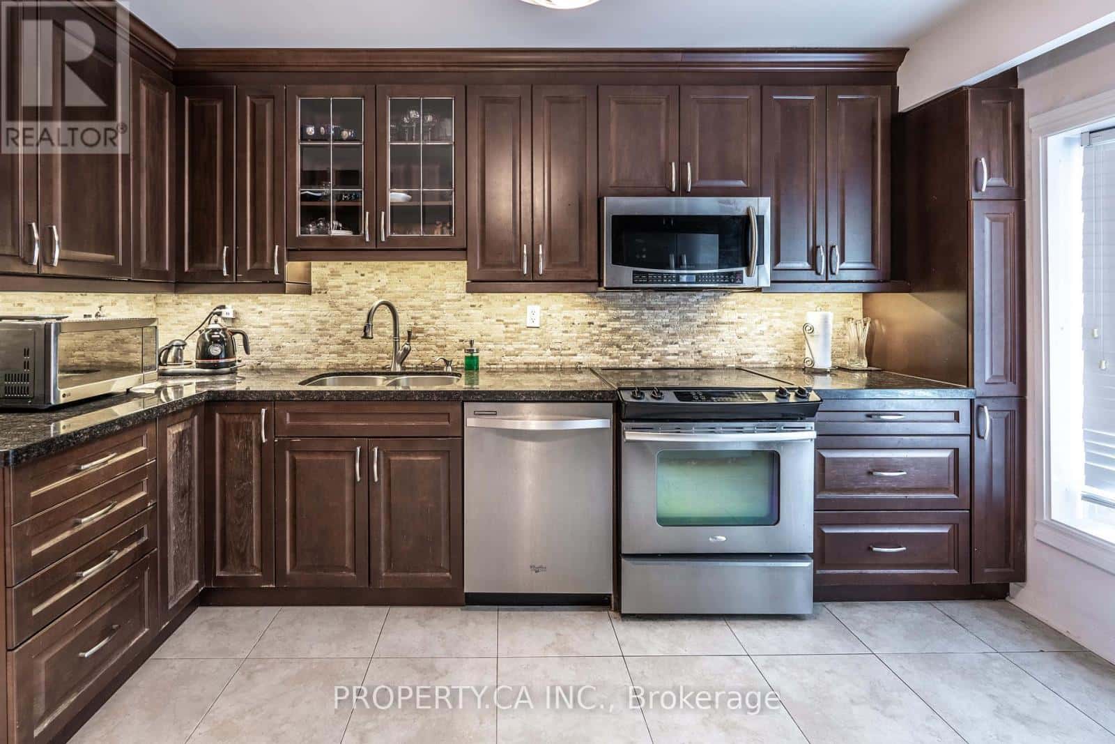 23 - 40 CASTLE ROCK DRIVE — Richmond Hill (North Richvale) - Photo 5 of 27