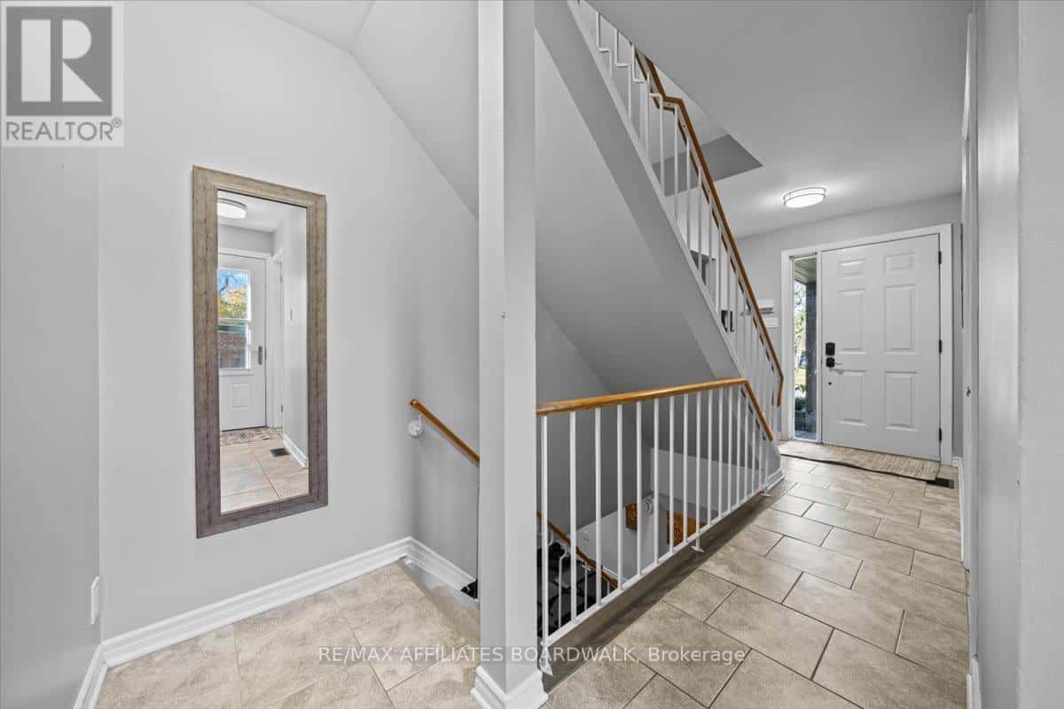 42 HAYWOOD CRESCENT — Ottawa - Photo 5 of 46