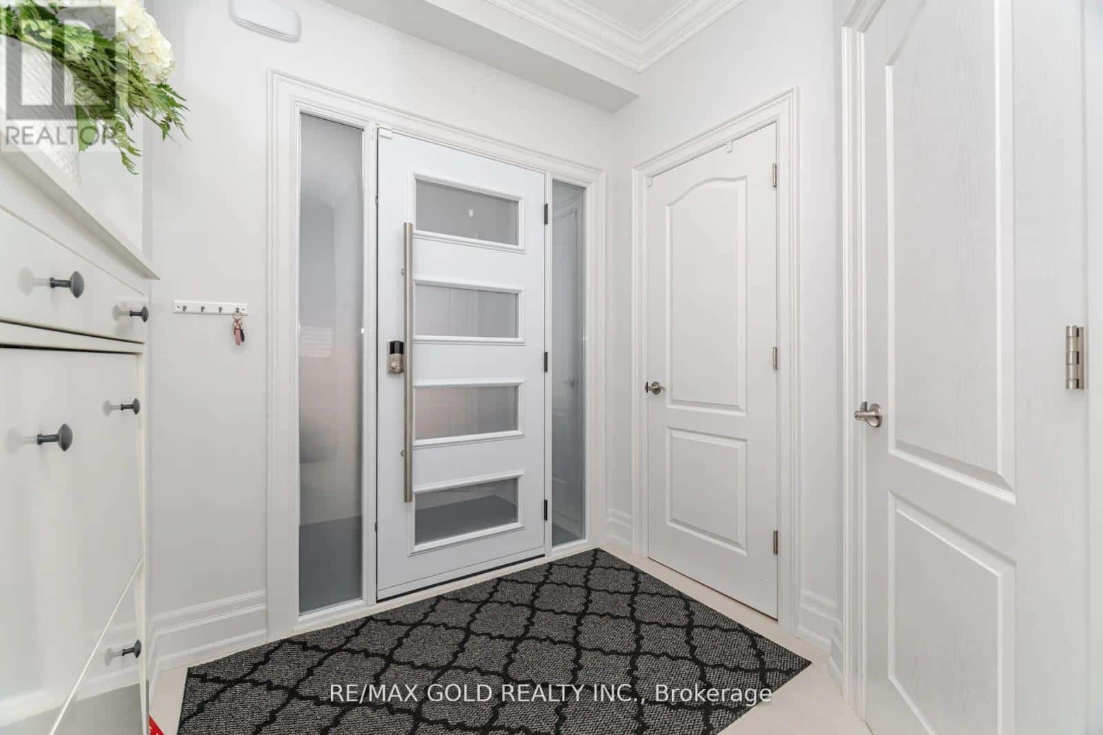 10 CLOVERLAWN STREET — Brampton (Fletcher's Meadow) - Photo 3 of 50