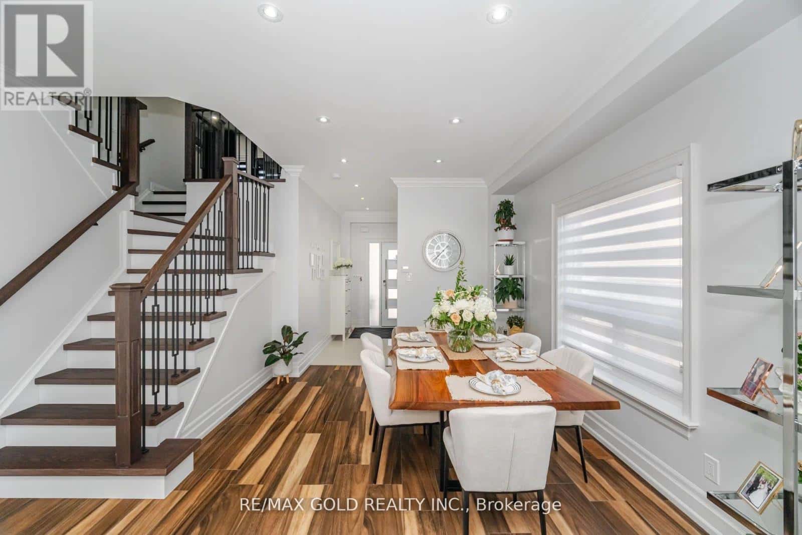 10 CLOVERLAWN STREET — Brampton (Fletcher's Meadow) - Photo 4 of 50