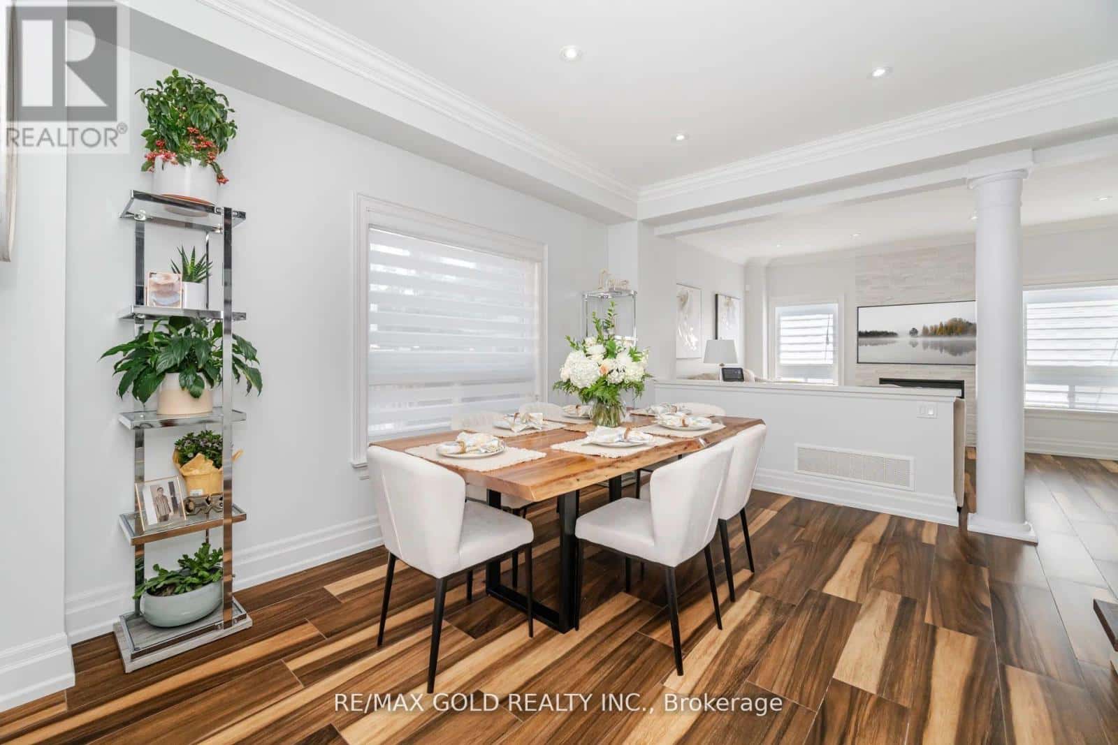 10 CLOVERLAWN STREET — Brampton (Fletcher's Meadow) - Photo 5 of 50