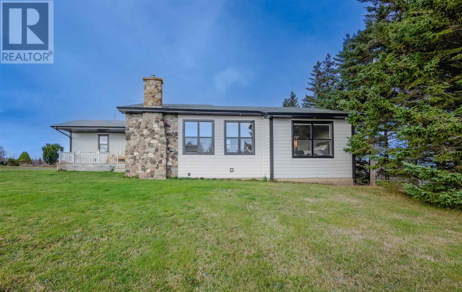 430 Hillside Road — Albert Bridge - Main photo