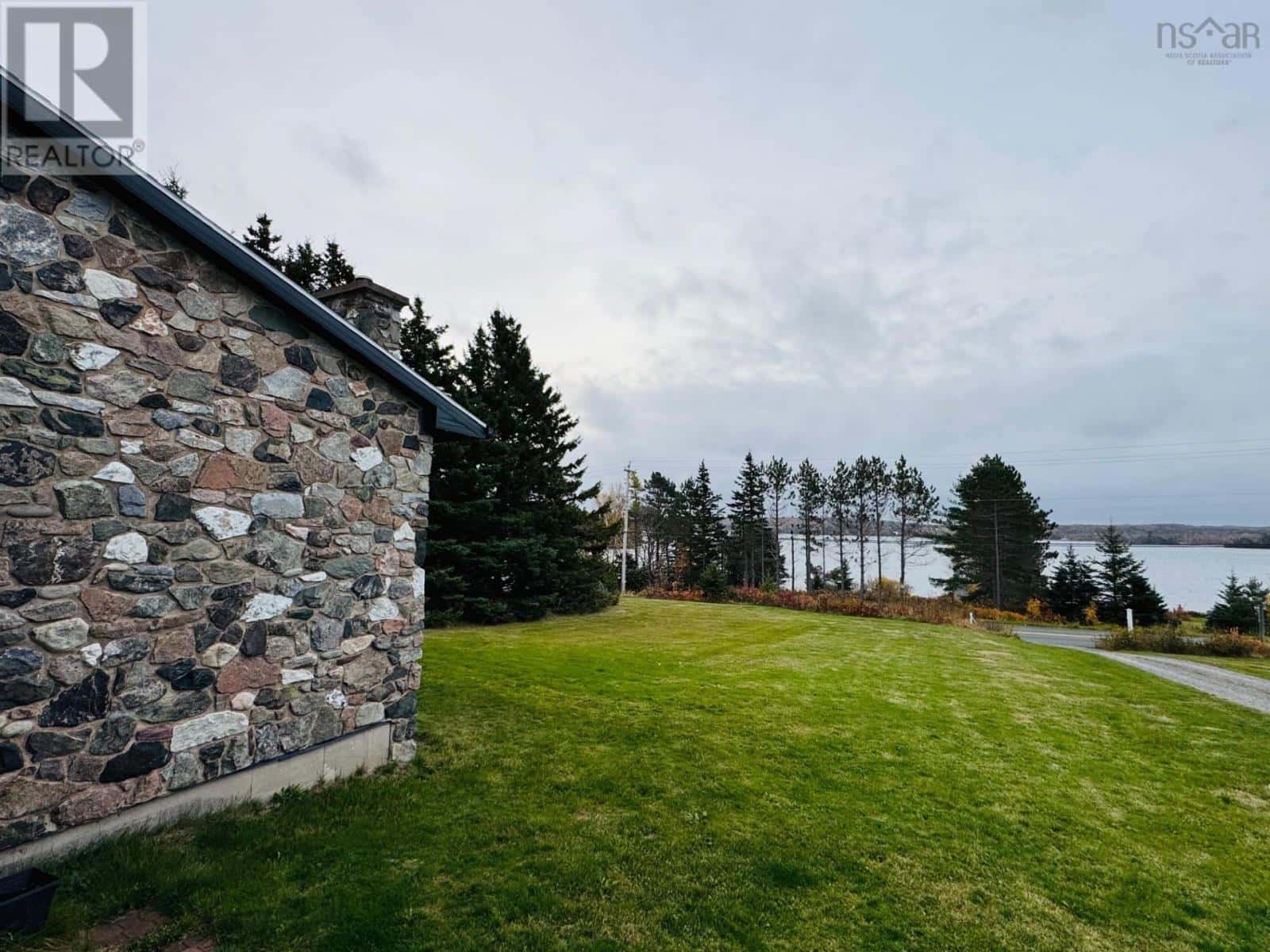 430 Hillside Road — Albert Bridge - Photo 4 of 43