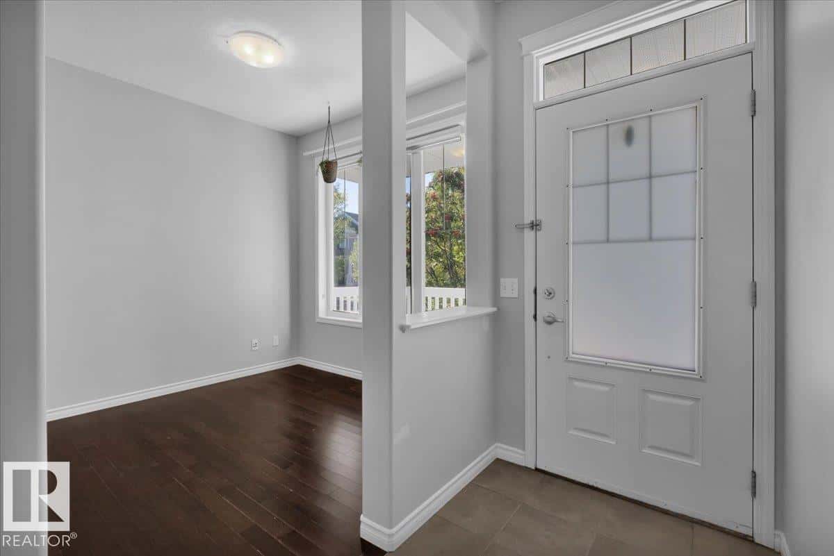 2223 76 ST SW — Edmonton - Photo 3 of 68