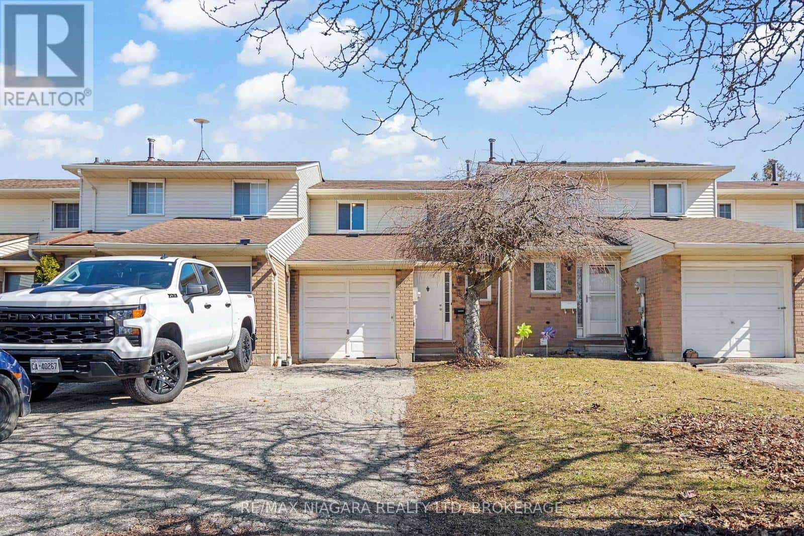 18 JULIE DRIVE — Thorold (Confederation Heights) - Photo 2 of 34