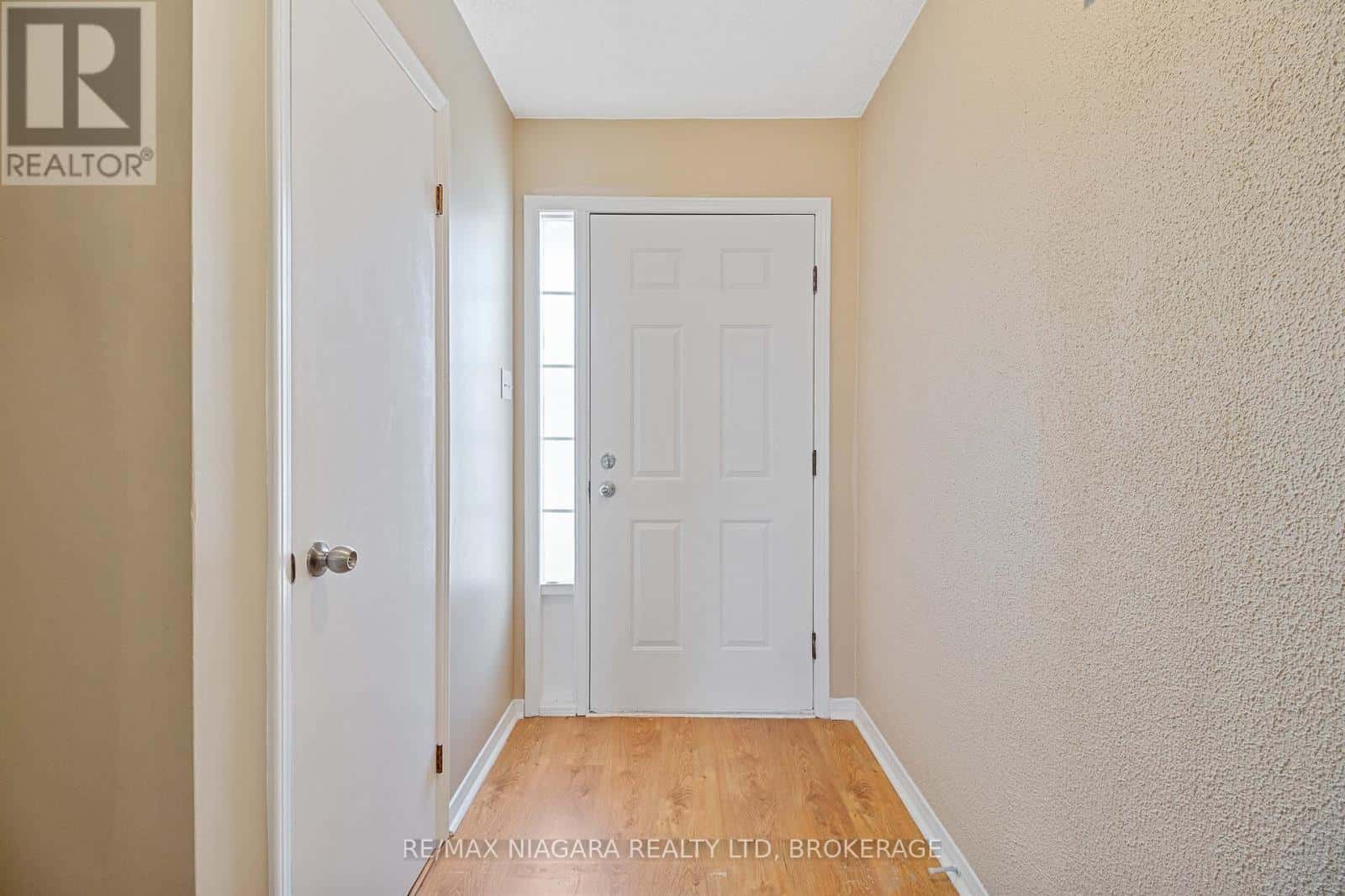 18 JULIE DRIVE — Thorold (Confederation Heights) - Photo 5 of 34