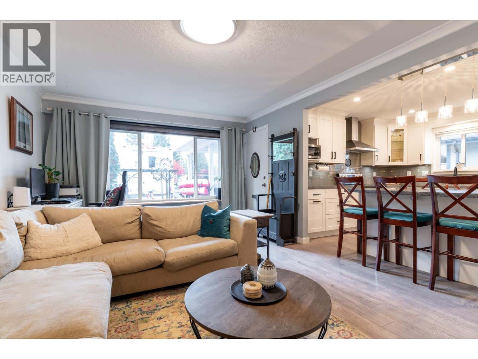 3557 HANDLEY CRESCENT — Port Coquitlam, British Columbia - Photo 2 of 35